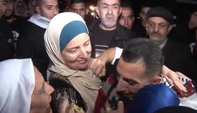 The moment of release of the captive Capt. Rafat Jawabreh